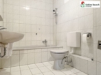 Innenliegendes Bad mit Toilette, ... - Terrassenwohnung mit Gartenanteil – renoviert & sofort bezugsfrei
