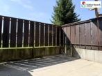 Blick auf die Terrasse - Terrassenwohnung mit Gartenanteil – renoviert & sofort bezugsfrei