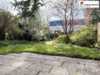 Blick in den Garten - NEU – Haus, Garage, ELW und toller Garten
