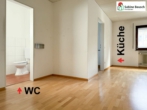 Links die Tageslichttoilette und die Küche - NEU – Haus, Garage, ELW und toller Garten