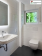 Blick in die Tageslicht-Toilette - 7-Zimmer – Erstbezug nach Sanierung