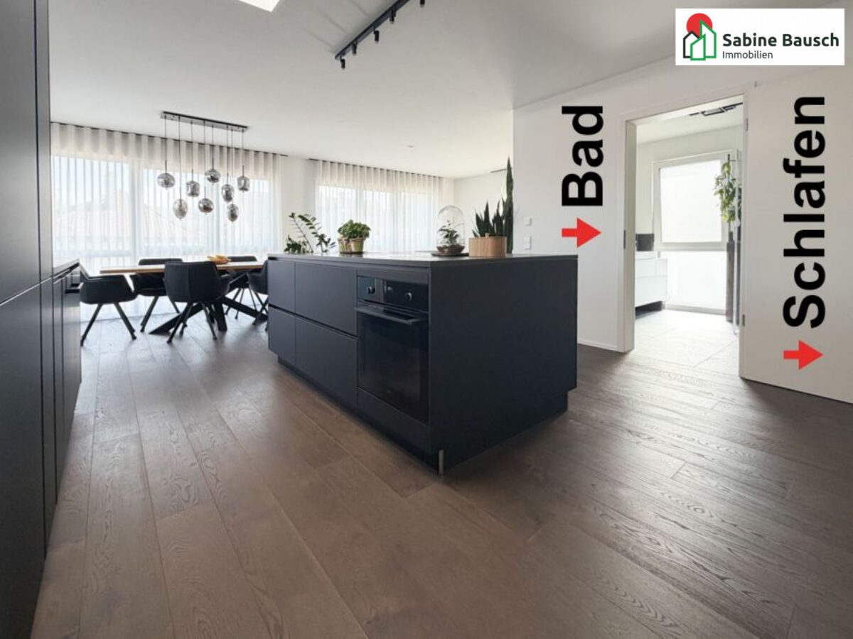 Harmonisch integrierte Einbauküche im Wohn-/Essbereich