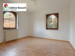 Blick in Zimmer 1 - Terrasse, Gartenanteil & 2 Stellplätzen