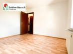 Blick Richtung Flur - Terrasse, Gartenanteil & 2 Stellplätzen