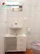 Blick in die Toilette - Terrasse, Gartenanteil & 2 Stellplätzen