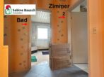 Flur zu den privaten Zimmern - 109 m² Wohnfläche, 26 m² Balkon, XL-Garage UND 60 m² Bühne