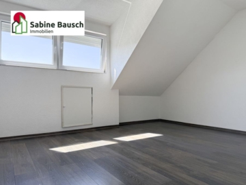 DG-Wohnung mit Fußbodenheizung, 73630 Remshalden, Dachgeschosswohnung