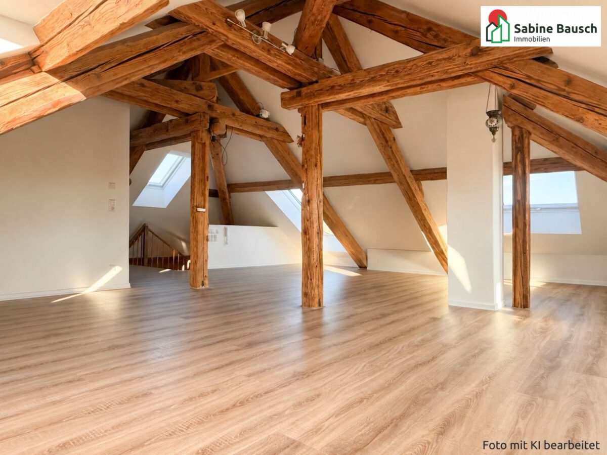 Die alten aufgearbeteten Dachbalken in neuem Look