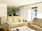 Rechts der Balkon - 81 m² Wohnfläche, Kamin, 2 Balkone & Garage