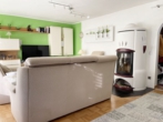 Links der Wohnbereich - 81 m² Wohnfläche, Kamin, 2 Balkone & Garage