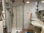 Innenliegendes Bad - 81 m² Wohnfläche, Kamin, 2 Balkone & Garage