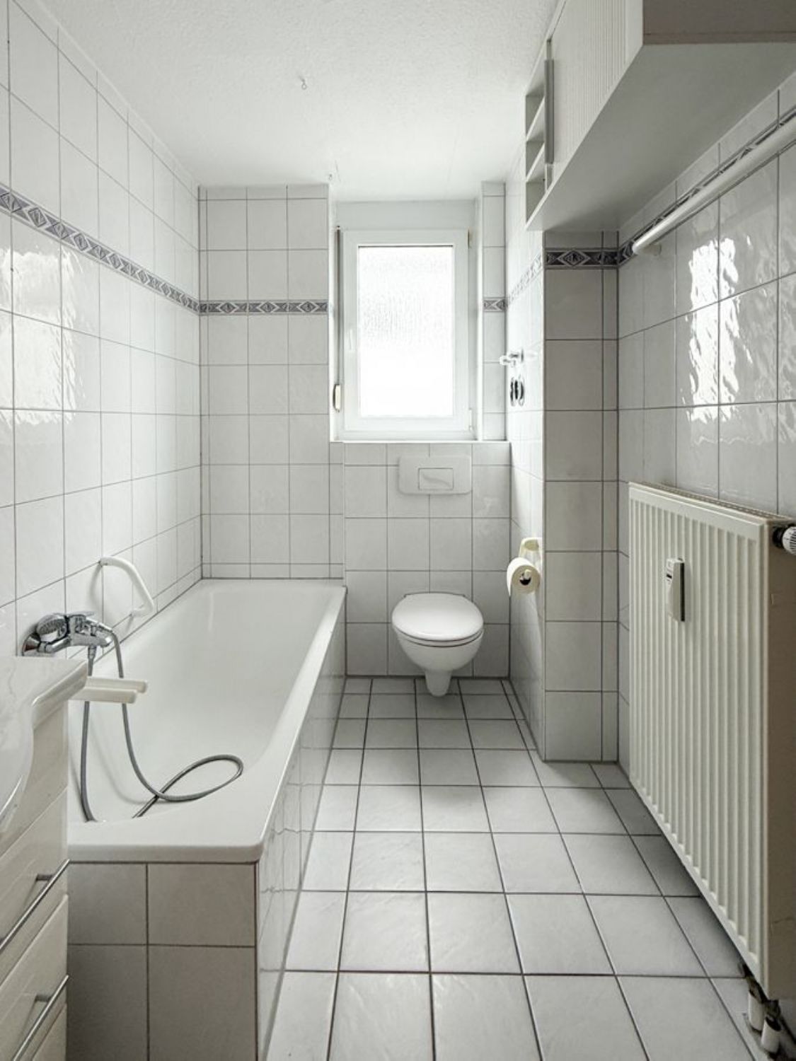 ...Badewanne, Toilette, Waschbecken