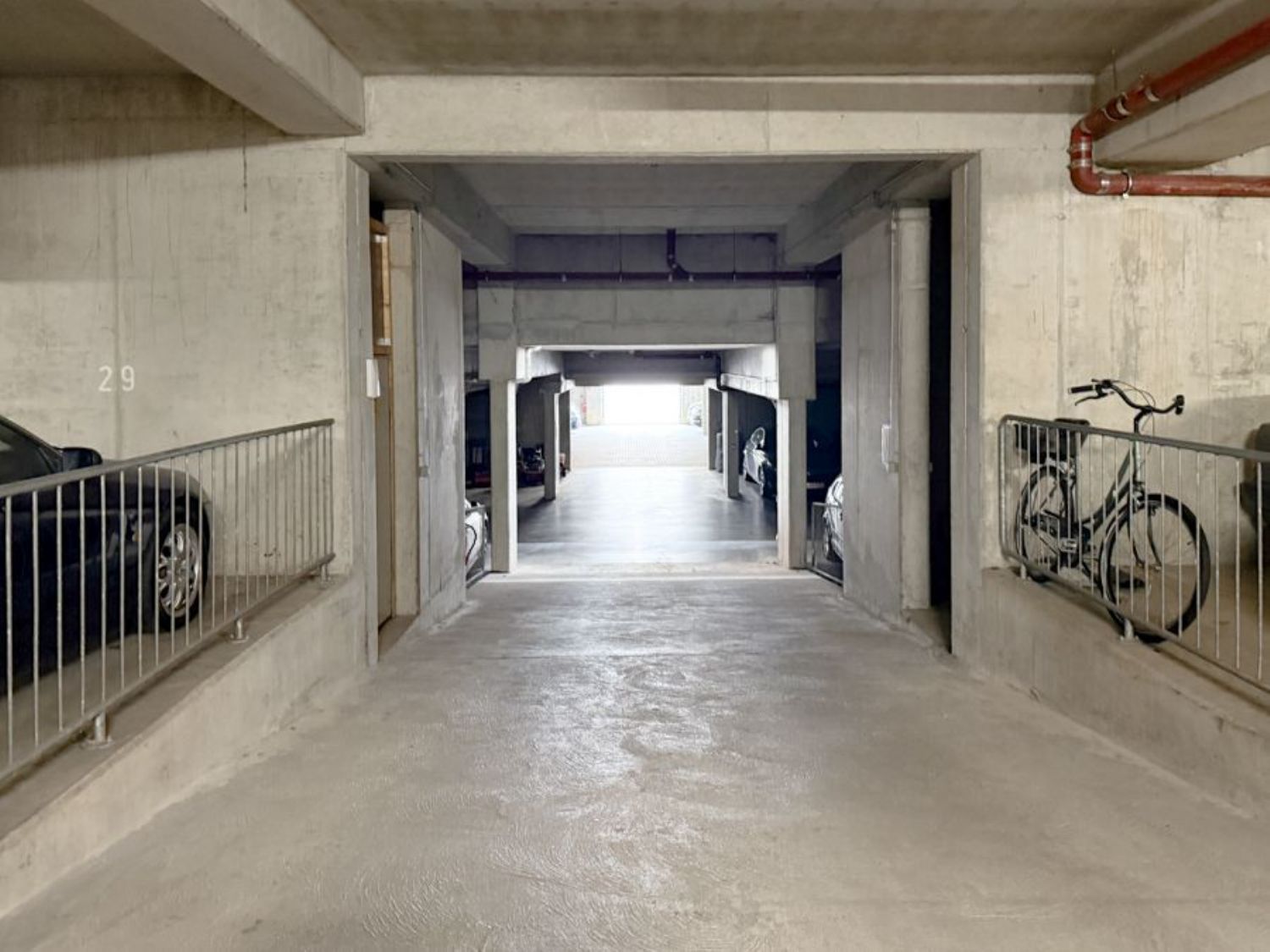 Blick Richtung Tiefgarageneinfahrt