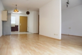 Rechts der Schlafbereich - Residenz am Stadtpark für Leute, ab dem 60. Lj.