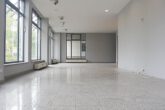 Schorndorf: Büro/Praxis zentral, modern und 158 m² groß - Schaufensterfront links