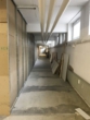 Flur Richtung Lagerfläche - *130 m² Lagerfläche im Untergeschoss*