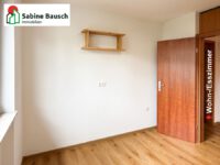 Teilansicht Küche mit Blick Richtung Flur