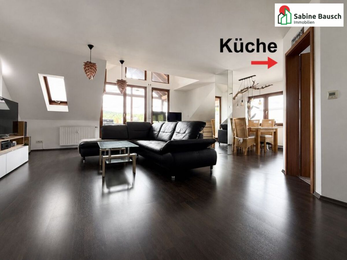 ...mit Zugang zur Küche und dem Balkon