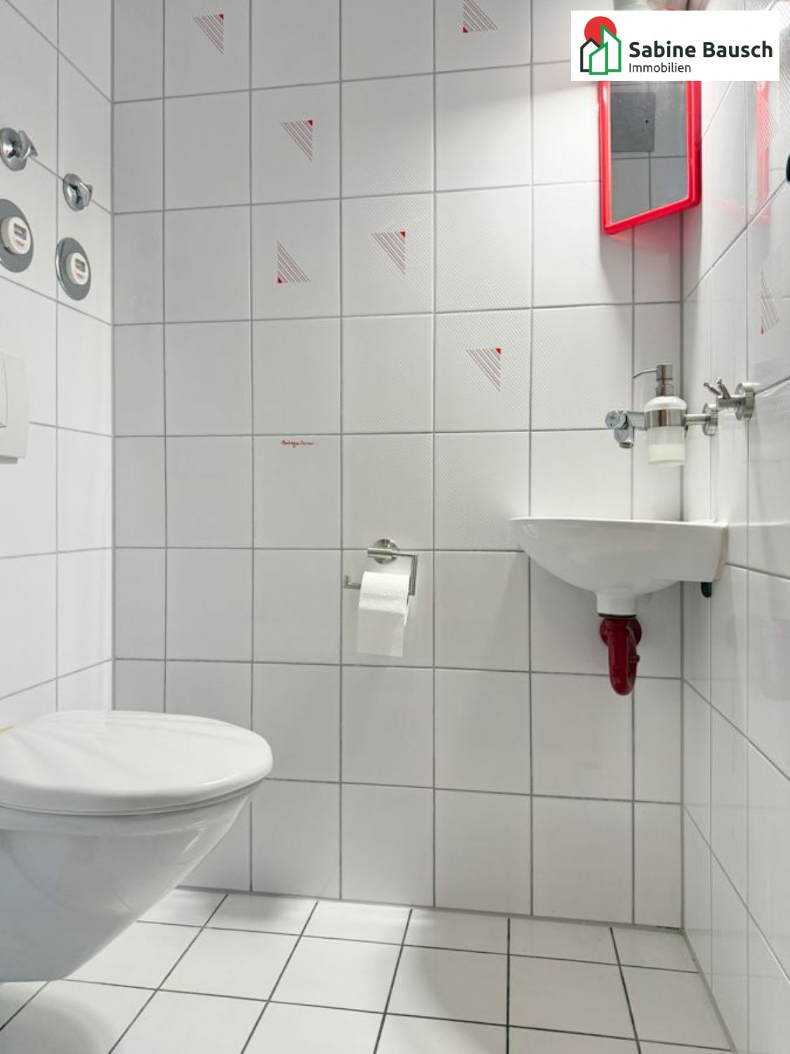 Gegenüber das separate WC