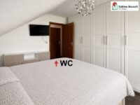 Blick Richtung Diele und WC