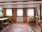 Blick in das Wohn- und Esszimmer - Ein besonderes Haus in Unterberken
