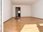 Blick in das Wohnzimmer - Lichtdurchflutet wohnen!