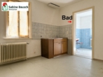 Blik Richtung Bad - Haus mit Charm & Potential in zentraler Lage