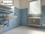Blick in das Bad - Haus mit Charm & Potential in zentraler Lage