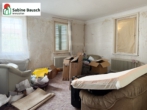 Blick in Zimmer 1 - Haus mit Charm & Potential in zentraler Lage