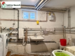 Rechts der Waschraum - Haus mit Charm & Potential in zentraler Lage
