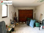 Blick in die Garage - Haus mit Charm & Potential in zentraler Lage