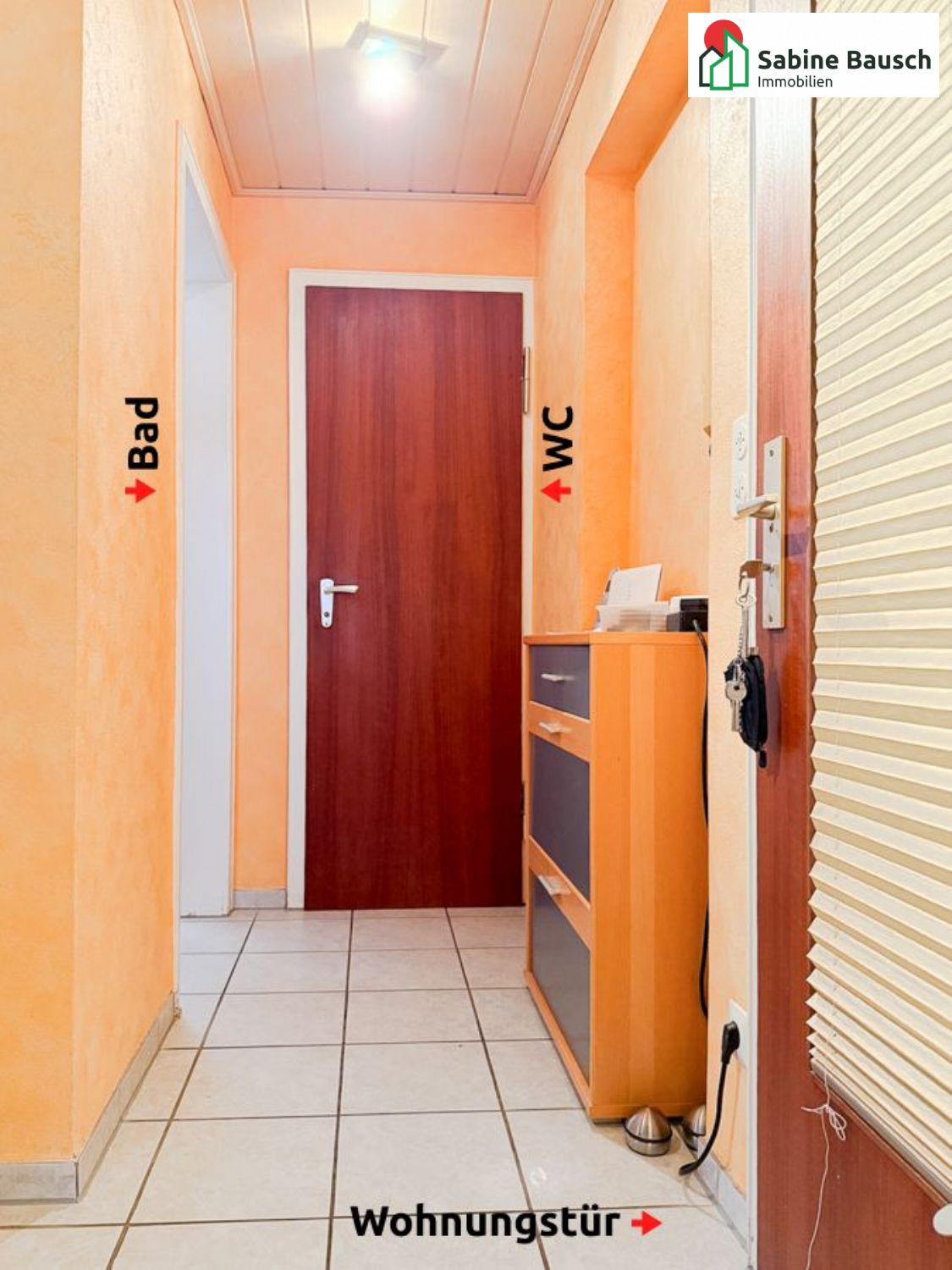 Gegenüberliegend Bad und WC