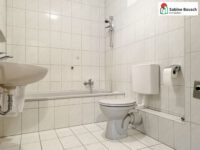 Innenliegendes Bad mit Toilette, ...