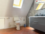 Blick in das Tageslichtbad mit Badewanne - Im ZENTRUM wohnen