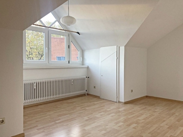 Single-DG-Wohnung mitten in Bad Cannstatt, 70372 Stuttgart, Dachgeschosswohnung