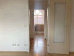 Gegenüber die Küche - Single-DG-Wohnung mitten in Bad Cannstatt