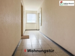 Blick von der Wohnung in den Hausflur - Sonniger Balkon trifft beste Infrastruktur