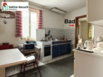 Blick in die Küche - Haus mit Charm & Potential in zentraler Lage