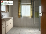 Blick in das Tageslichtbad - Haus mit Charm & Potential in zentraler Lage