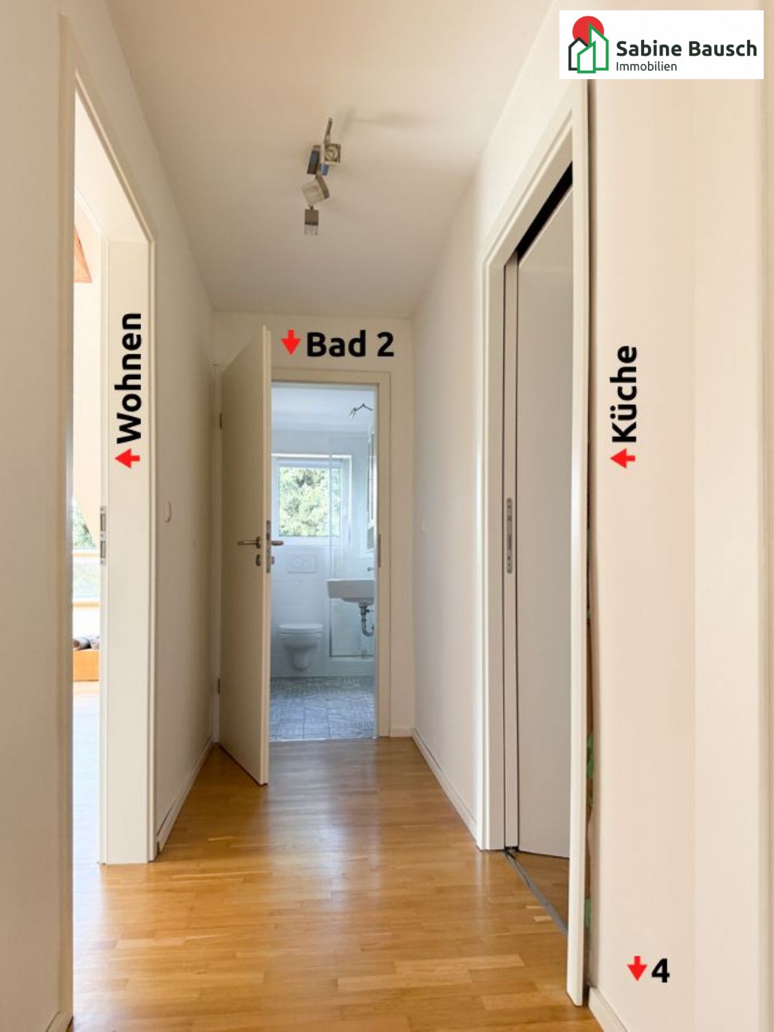 Blick aus Zimmer 4 in den zweiten Flur